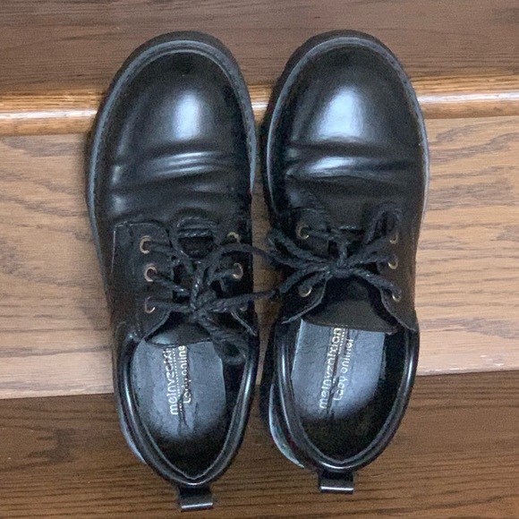 Student Aesthetics Black Leather Shoe - Picture 2 of 4